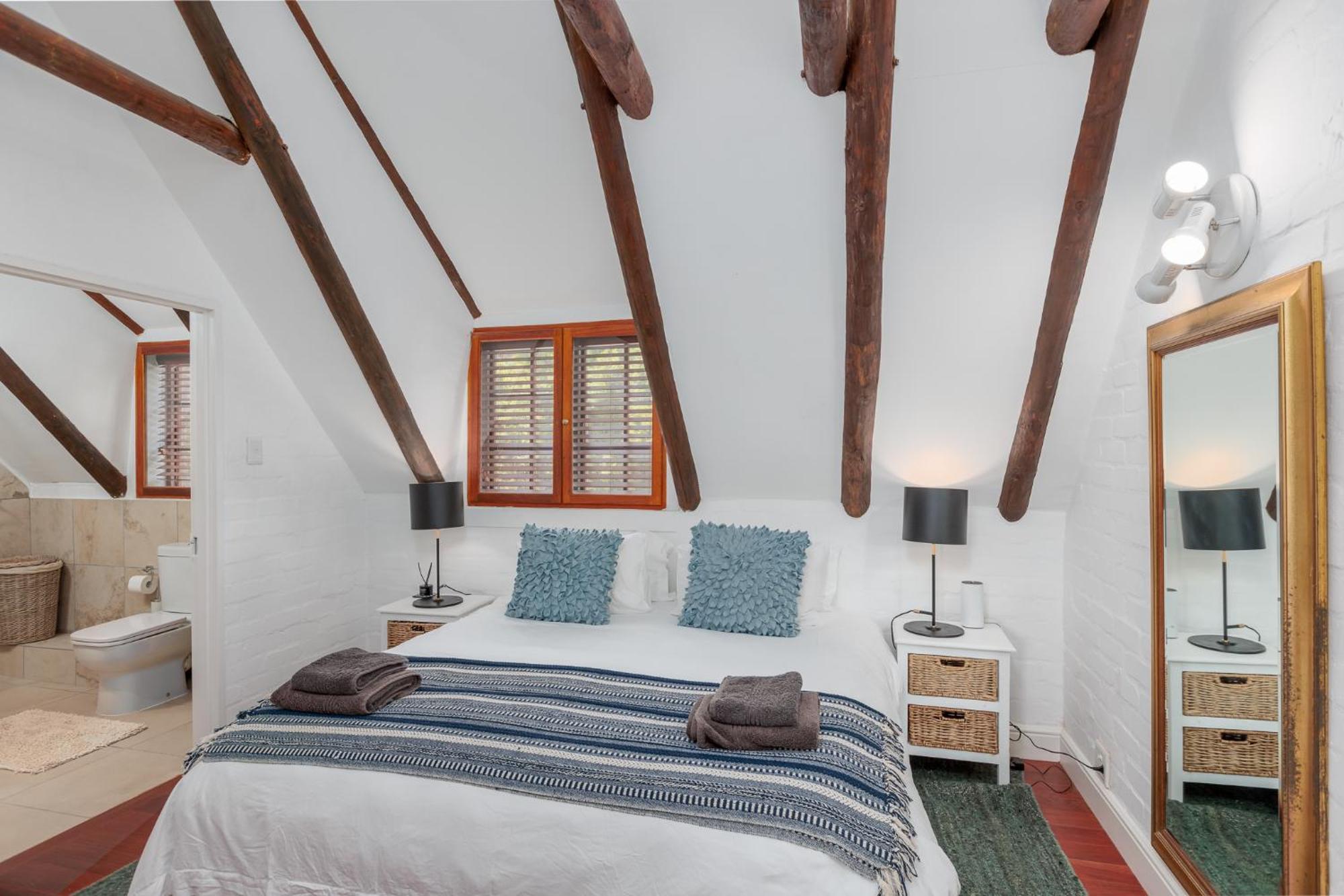 Die Rietdak - Reetdachhaus Mit Vier Schlafzimmern เคปทาวน์ ภายนอก รูปภาพ